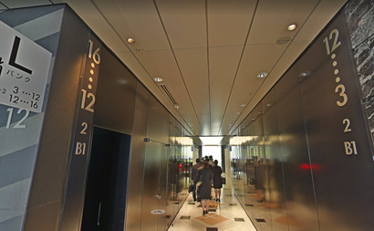 新宿アイランドタワーのエレベーター前の画像です