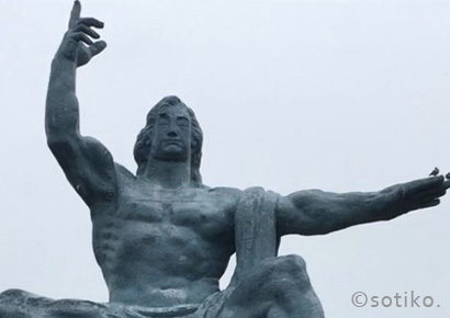 長崎の平和記念像